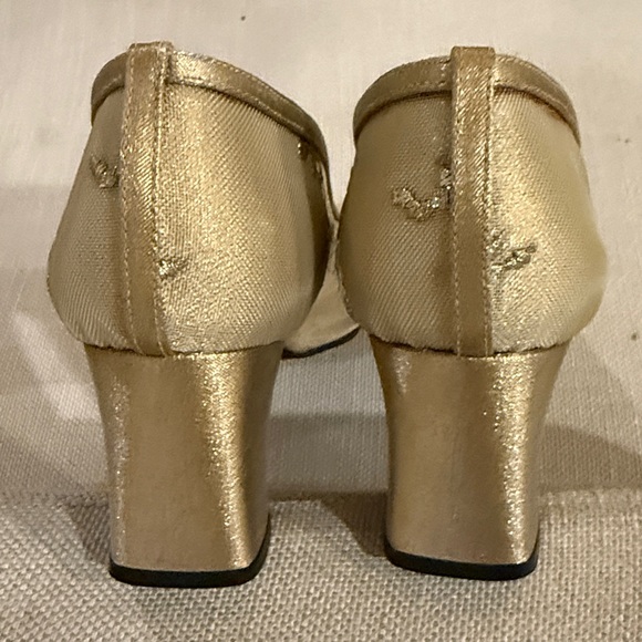STUART WEITZMAN Embroidered mesh pumps GOLD 2.5” semi-block heel EUC US 8.5 Med - Picture 4 of 15